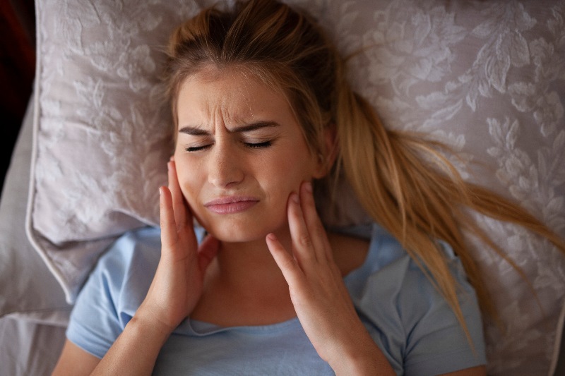 Jaw pain after waking up or sleeping, bruxism, teeth grinding